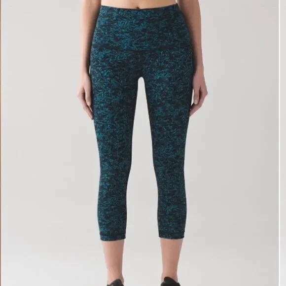 Lululemon Wunder Under Crop (Hi-Rise) Iced Wave Capri Black Size 2
