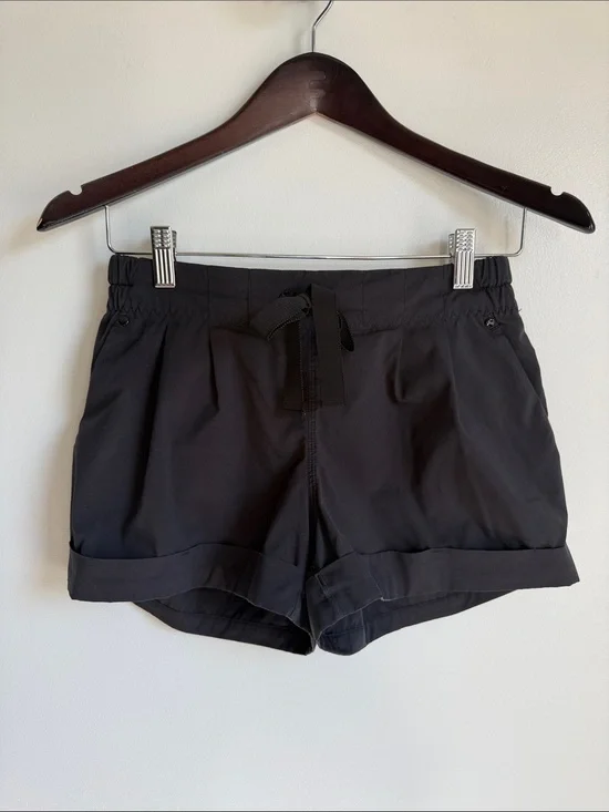 Lululemon Spring Break Away Shorts Black Size 6