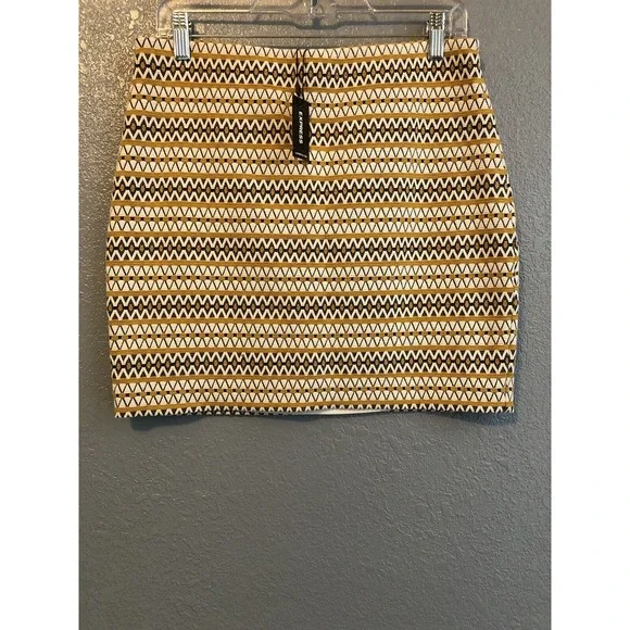 New Express Womens Skirt Medium Yellow‎ Black White Pull On Mini Aztec Geometric