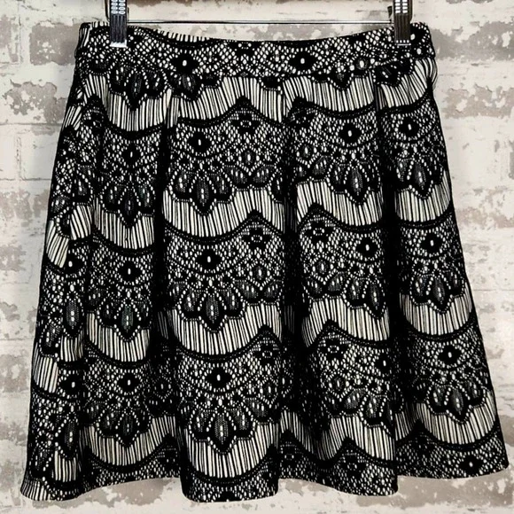 Guess Los Angeles Skirt Medium Black White‎ Patterned Mini Skater Dark Fairy