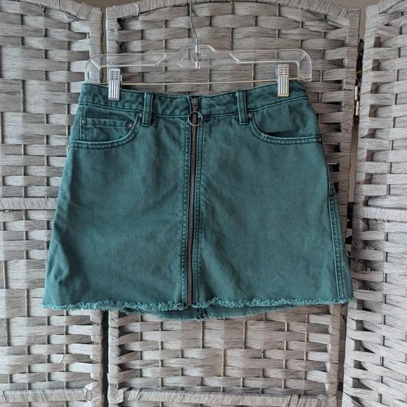We The Free Denim Mini Skirt Green Zip Front Raw Hem Sz 26 Boho Festival Grunge‎