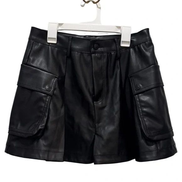 Vibrant Black Mini Skirt with Cargo Pockets Women’s Medium