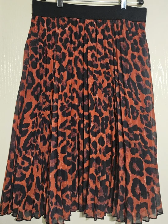 Red Leopard Print Pleated Midi Skirt, size Large, excellent condition.