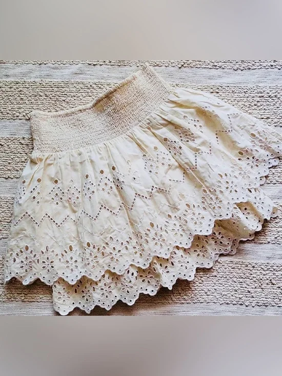 ZARA Adorable Cream Lace Skirt.‎ Size S