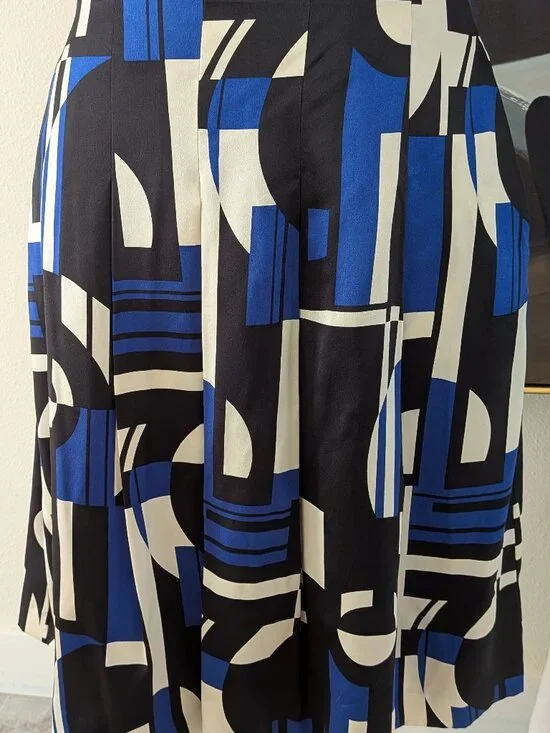 Size 10 Lauren Ralph Lauren Women’s Silk Box Pleats Skirt Blue Black & Geometric