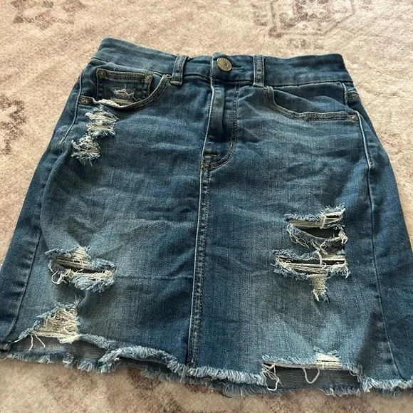 American Eagle Curvy Hi-Rise Distressed Denim‎ Mini Skirt Size 0 Super Stretch
