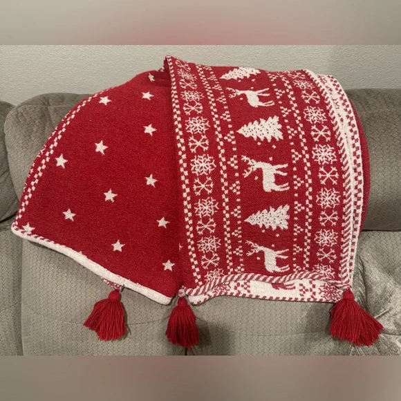 Reversible Christmas Throw Red & White With Stars Reindeer Trees Snowflakes Poms