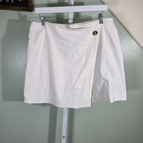 Chicos‎ Brigitte Pull On Assymetrical Wrap Skort Alablaster Size 2 (Large 12/14)