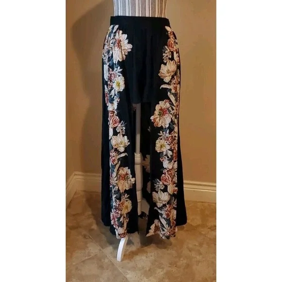 Band Of Gypsies‎ Skort Front Long Skirt Back/side Black & Floral, Flowing Sz Med