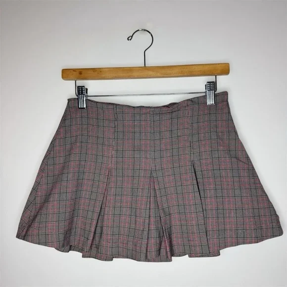 Wild Fable Plaid Skort - Gray and Red Small