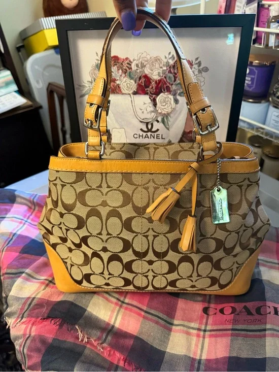 Coach Hamptons Vintage Signature Tote Bag Brown Jacquard Canvas Tan Leather