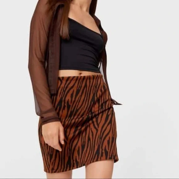 Stradivarius High Waist Jacquard Mini Skirt - L
