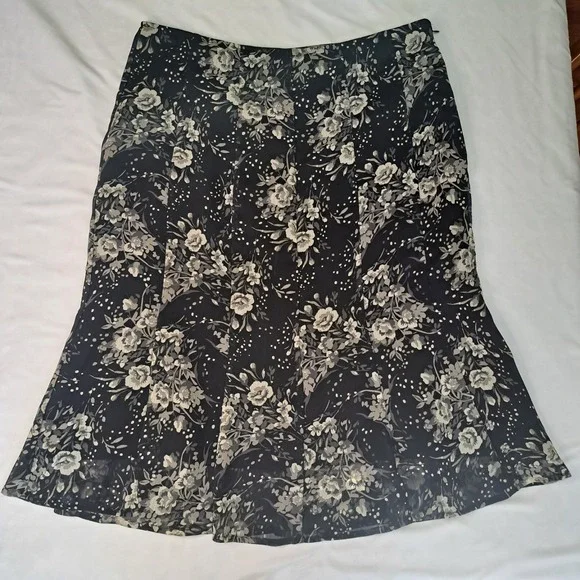 Van Heusen Women's Fit & Flare Dark Floral Midi‎ Skirt Sz 12 Fairy Grunge Witchy