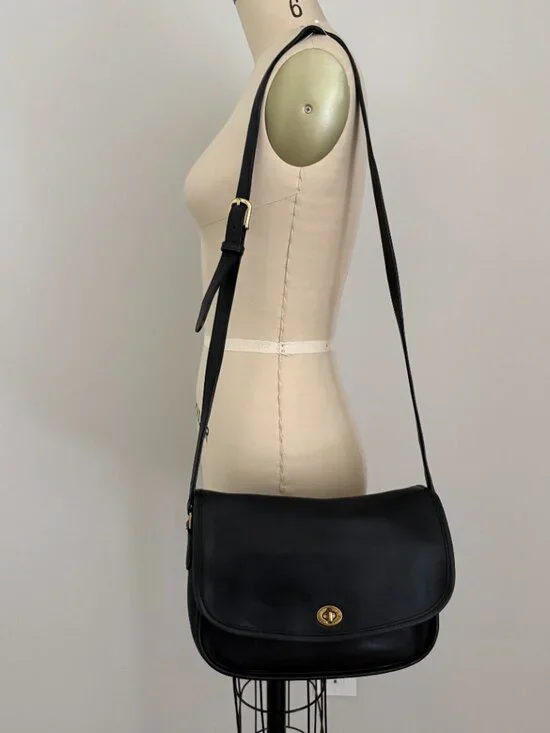 Vintage Coach Black Leather City Bag 9790 Crossbody Turnlock Messenger Classic