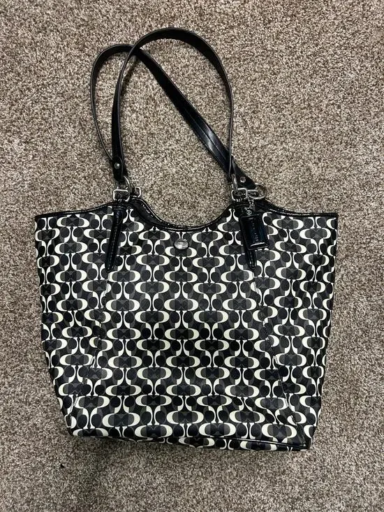 Coach Peyton Dream Signature tote Black and White