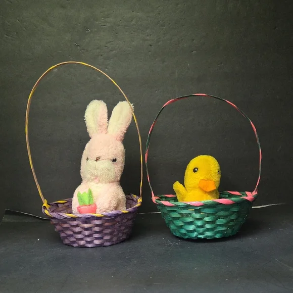 2 vintage Bright Colored Easter Basket Purple Yellow‎ Green Pink Plus 2 Plush