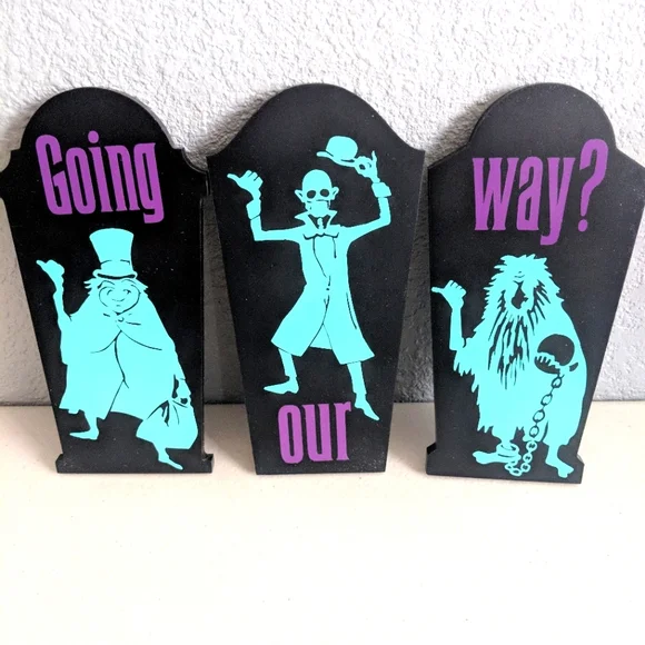 Disney Hitch Hicking Ghosts Hauntes Mini Tombstones Haunted Mansion Decor