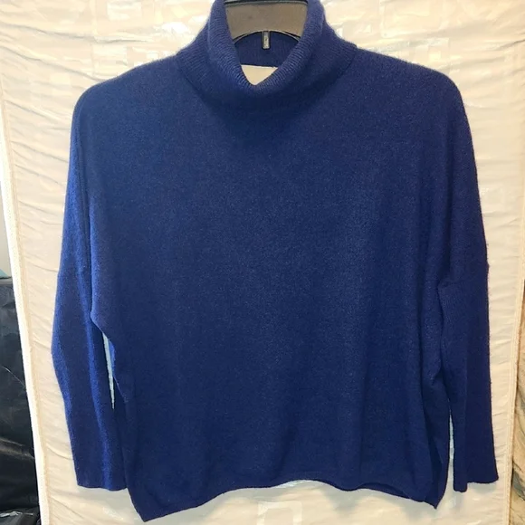 Absolute Cashmere Blue Turtleneck Sweater Sz M Oversized.