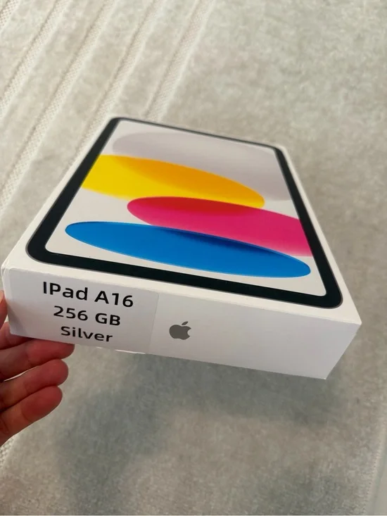 iPad A16 BRAND NEW UNOPENED. 256GB. Silver.