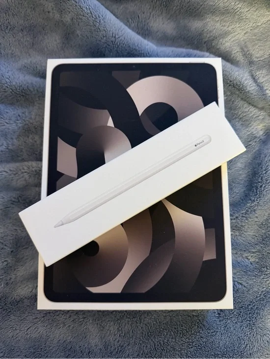 Apple iPad Air (Starlight) with Apple Pencil (White)