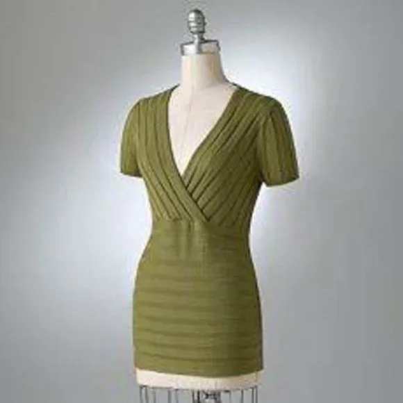 Axcess Sweater Tunic Womens S Ribbed Green Short Sleeve V-Neck Surplice