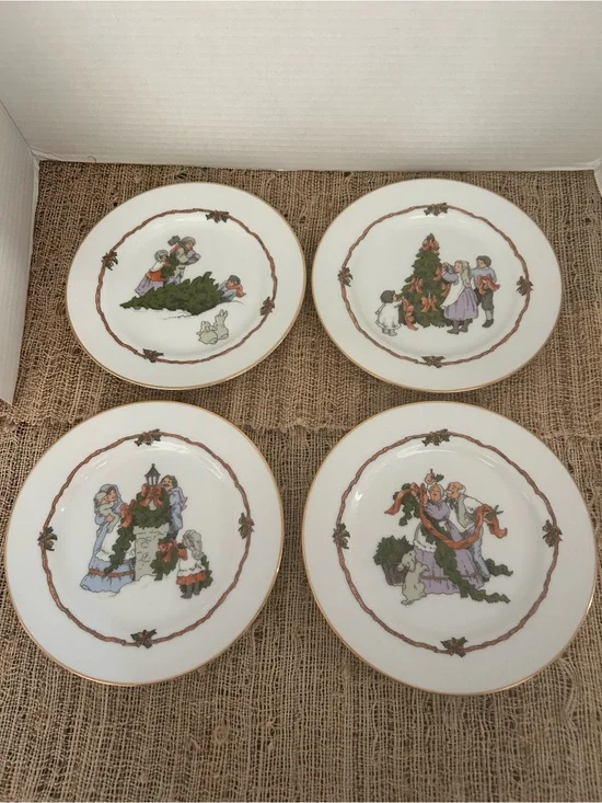 Fitz and Floyd Vintage Deck The Halls 7 1/2