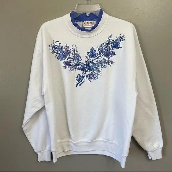 Vintage Morning Sun Large floral white purple blue puffed print grannycore
