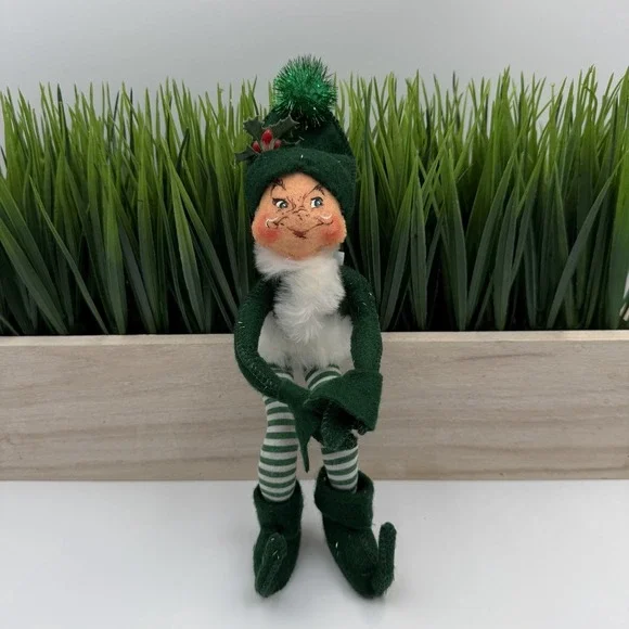 ANNALEE  Doll Posable Green & White Christmas Elf 2004 Decor