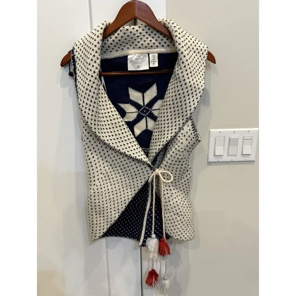 H&M L.O.G.G. Snowflake Cabin Sweater Vest Womens Medium Tassel Tie‎