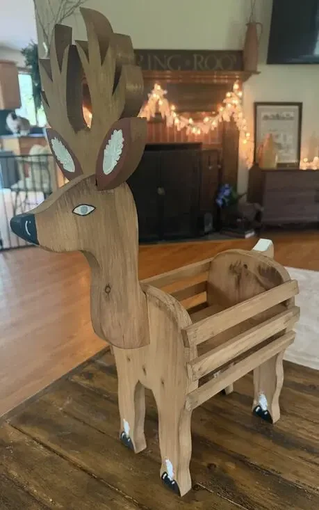 Vintage Handmade Reindeer Planter /Magazine Holder Wood Christmas Crate 3726/C