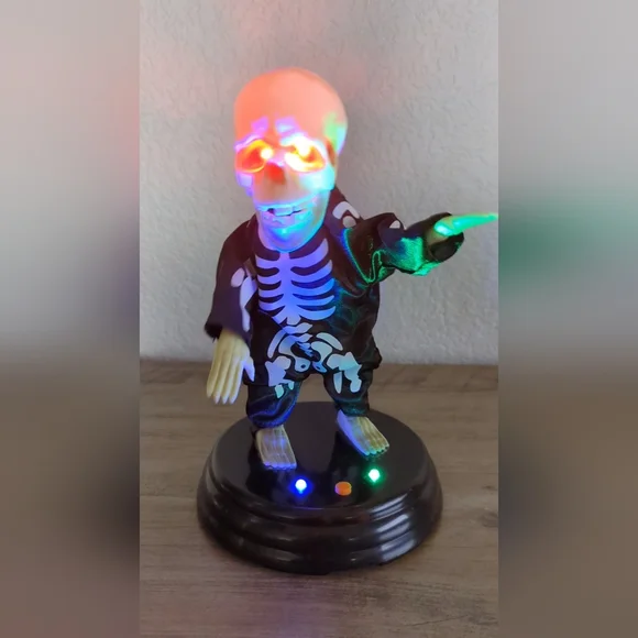 Rare 2011 Gemmy Halloween GRAVE RAVERS Animated Dancing Skeleton Plays Dynamite