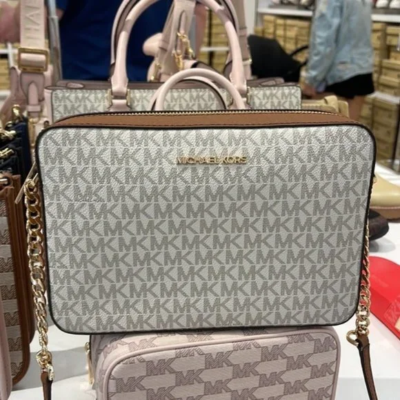 Michael Kors Jet Set Item Large East West Zip Crossbody Vanilla
