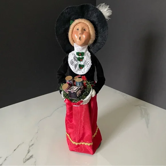 Holiday Shopper Woman with Big Hat - Crabtree & Evelyn Caroler - Byer's Choice