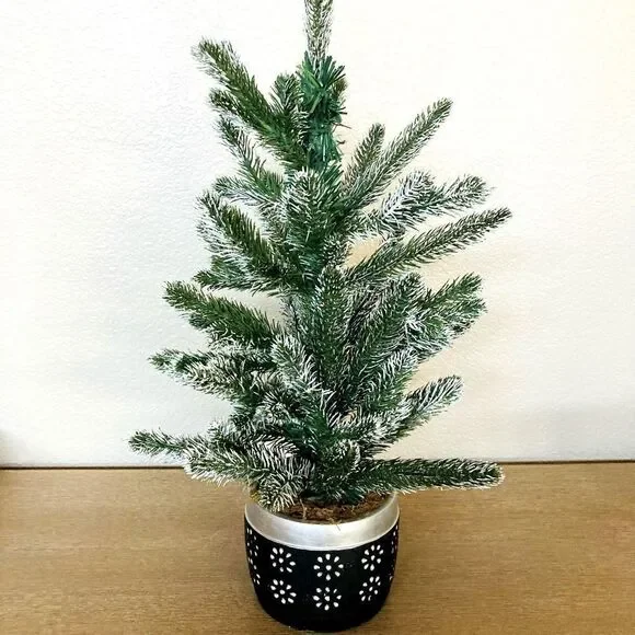 NWT Christmas Tree Flocked Table Top Boho Decor