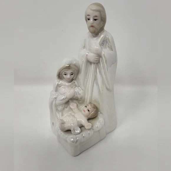 Pier 1 Holy Family Nativity Baby Jesus Mary Joseph Christmas iridescent Figurine