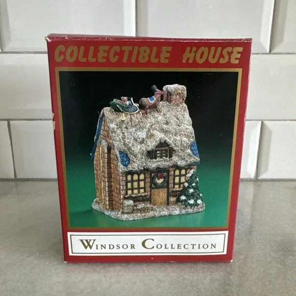 Windsor Village Collection Christmas collectible House vintage Boxed. Super Cute