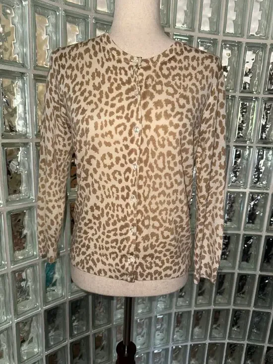 J. CREW 100% Merino Wool Soft Button up cardigan sweater - size Large