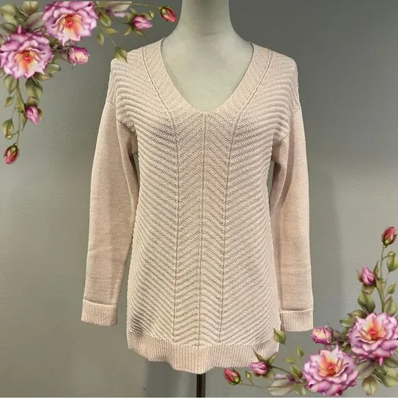 Chaps Women's V-Neck Sweater‎ in Light Pink with sparkles size small