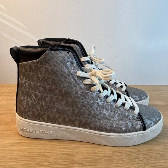Michael Kors‎ LS22B Womens 7M Silver MK Monogram High Top Sneakers Black Trim