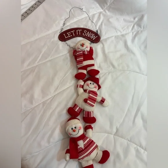 Festive Snowman Hanging Decoration “let it snow” with 3 cute snowman