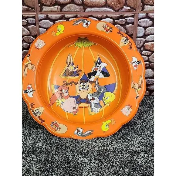 Vintage 1996 Looney Tunes Trick or Treat Plastic Candy Bowl A98