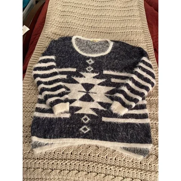 Cecico Womens Aztec Pattern Eyelash Sweater Large Southwest Black‎ & White