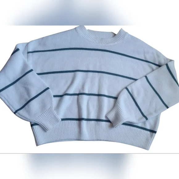 Hollister Women's Green and White Striped Sweater