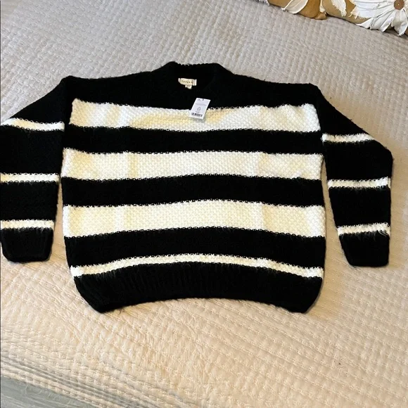 TOPSHOP Oversized Black & White Striped Sweater US 0-2 NWT YAY! ❤️