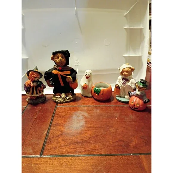 Lot of 5 Halloween knick knacks-w
