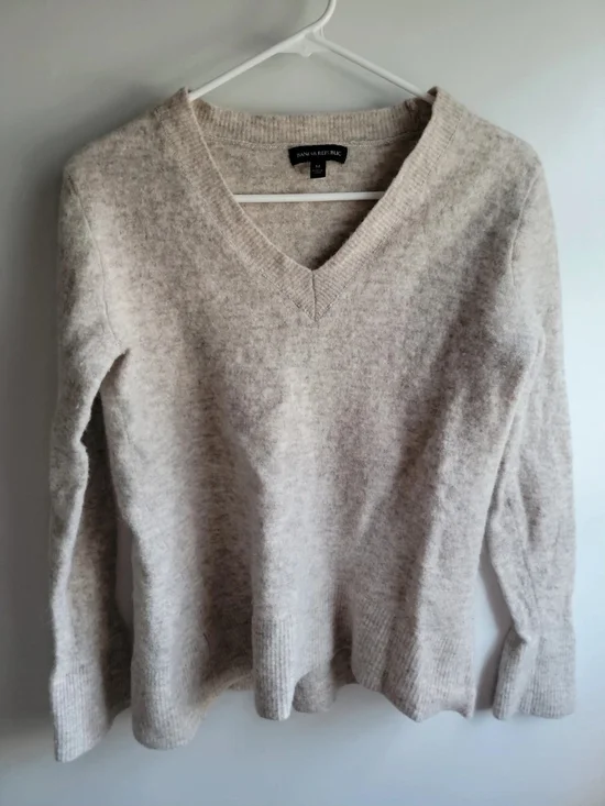 Banana Republic Women’s Light Taupe V-Neck Sweater