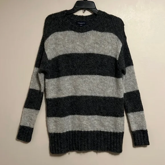 American Eagle Jegging Fit Gray Striped‎ Oversized Soft Fuzzy Sweater Small