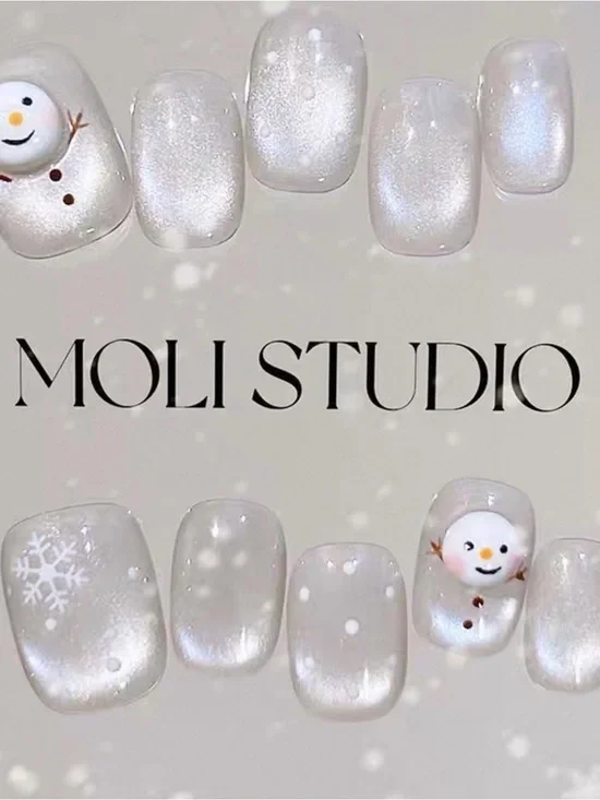 Mois Studio Pearlescent White Snowman & Snowflake Press-On Nails size M