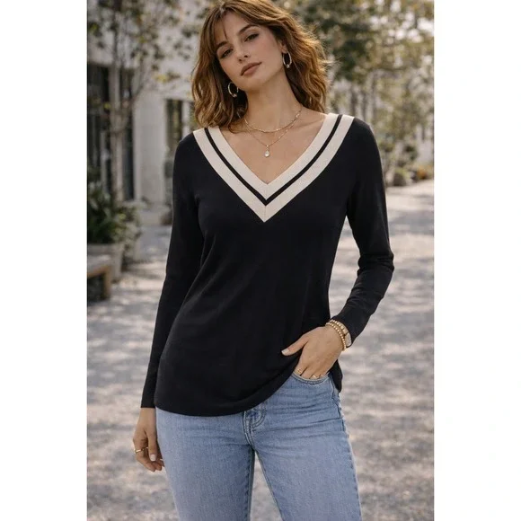Express Womens Black Cream Striped V-Neck Long Sleeve Knit‎ Sweater Size M