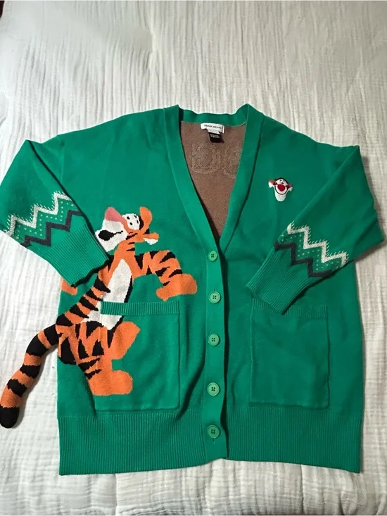 Urban Revivo Disney Winnie The Pooh Cardigan  Tigger Oversized